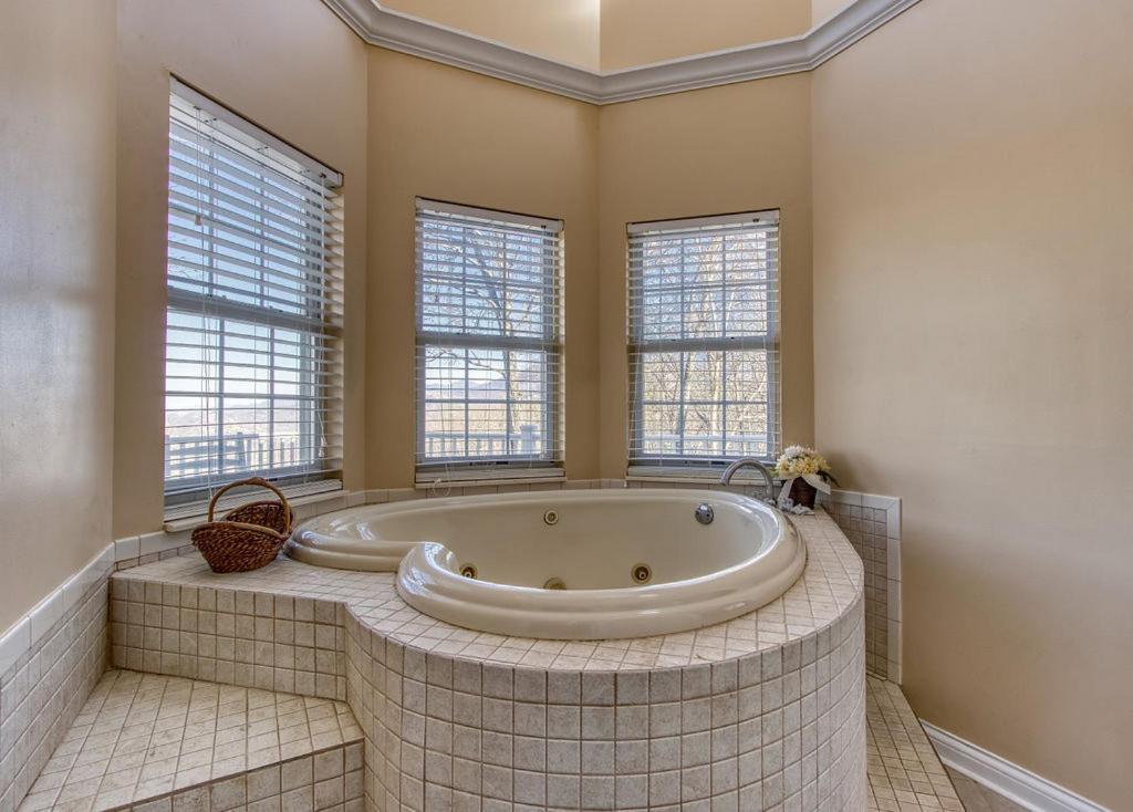 Ober Hideaway, Hot Tub, Wifi, 1089 Free Tickets Each Paid Day, Dollywood And More Gatlinburg Extérieur photo